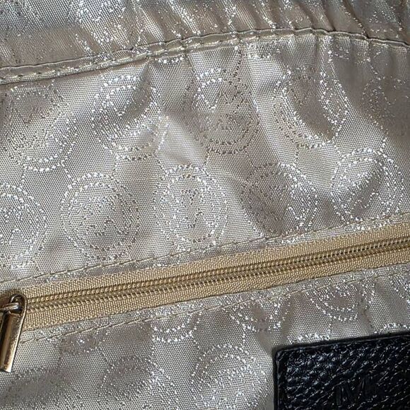 Michael Kors Black Pebbled Leather Jet Set Tote - Picture 8 of 9